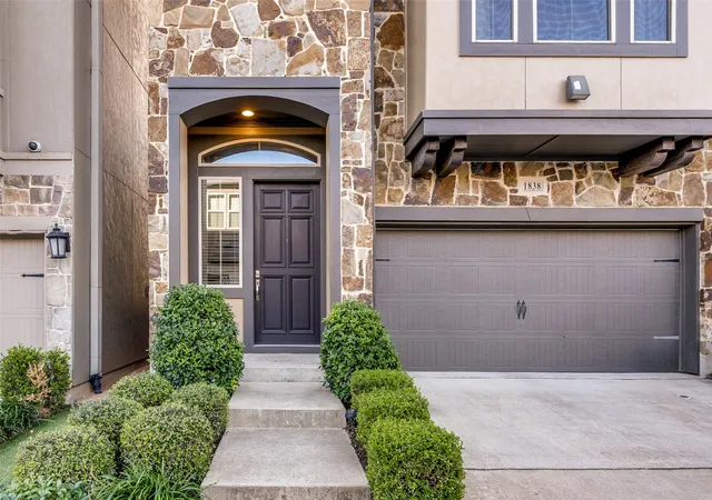Homes for sale in Dallas, TX | 1838 Stevens Bluff Ln, Dallas, TX 75208 | MLS# 21144067