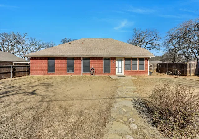 Homes for sale in Bridgeport, TX | 1404 Brush St, Bridgeport, TX 76426 | MLS# 21159175