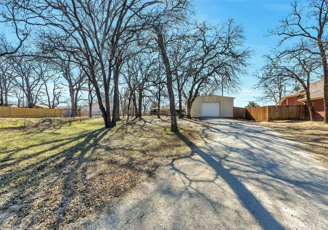 Homes for sale in Bridgeport, TX | 1404 Brush St, Bridgeport, TX 76426 | MLS# 21159175