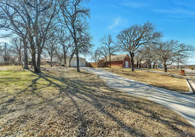 Homes for sale in Bridgeport, TX | 1404 Brush St, Bridgeport, TX 76426 | MLS# 21159175