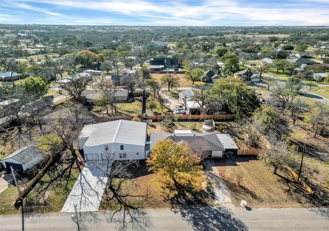Homes for sale in Tolar, TX | 406 N Oak Ln, Tolar, TX 76476 | MLS# 21158535
