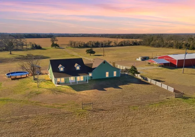 Photo 1 of Single family home for sale at 643 Cr 2992, Windom, TX 75492 | MLS# 21142884 | Listing updated on 2026-08-29