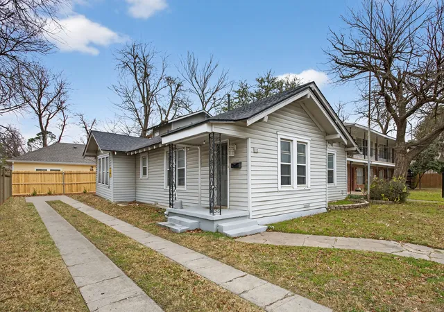 Photo 2 of Single family home for sale at 1111 N Austin St, Denton, TX 76201 | MLS# 21158566 | Listing updated on 2026-07-13
