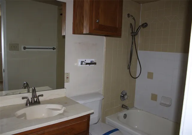 Photo 3 of House for sale at 613 Renfro St, Burleson, TX 76028 | MLS# 21159866 | Listing updated on 2026-09-23