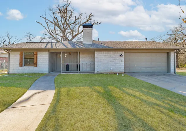 Photo 2 of Single family home for sale at 7 Nw Ann Rd, Mineral Wells, TX 76067 | MLS# 21159535 | Listing updated on 2026-10-02