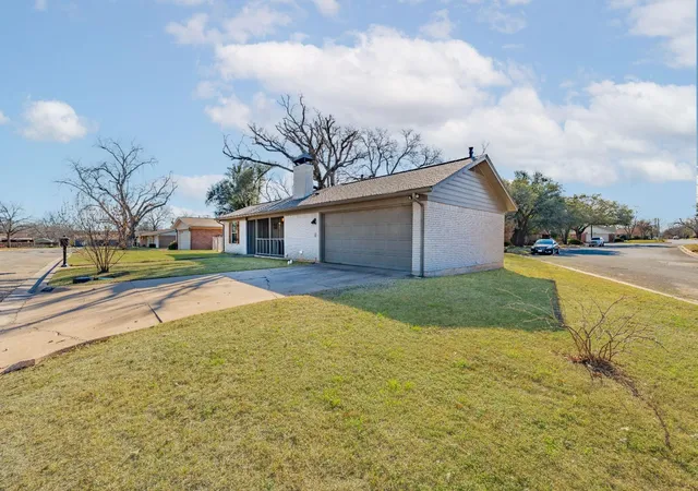 Photo 3 of Single family home for sale at 7 Nw Ann Rd, Mineral Wells, TX 76067 | MLS# 21159535 | Listing updated on 2026-10-02