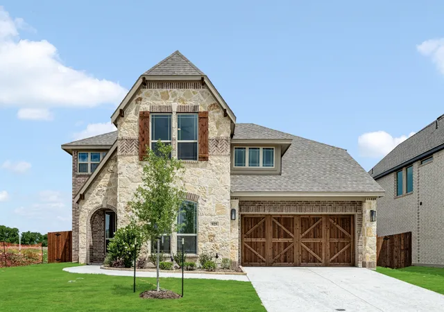 Photo 3 of Sale Pending at 925 Cannes Dr, Red Oak, TX 75154 | MLS# 21160000 | Listing updated on 2026-10-06