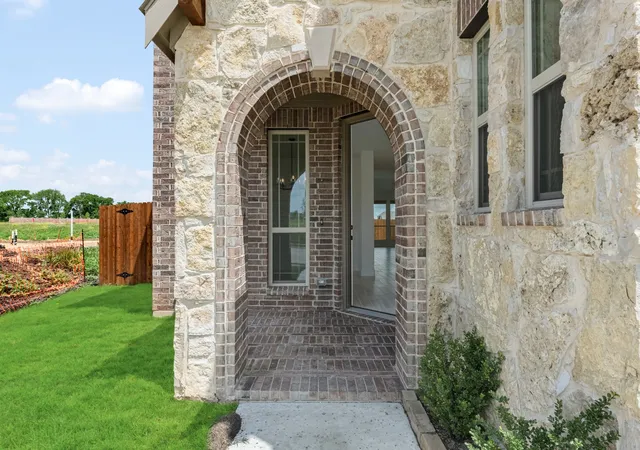 Photo 3 of Sale Pending at 925 Cannes Dr, Red Oak, TX 75154 | MLS# 21160000 | Listing updated on 2026-10-06