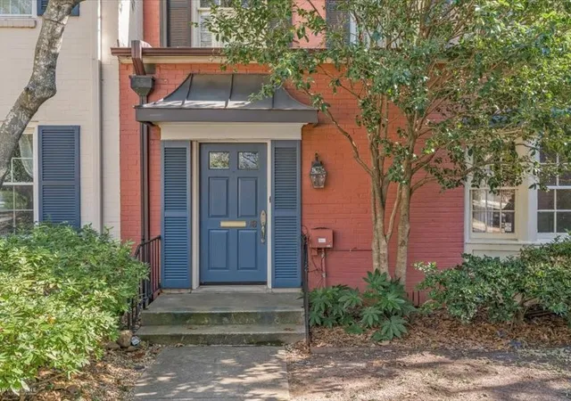 Photo 2 of Townhouse for sale at 18 Dudley Sq, Shreveport, LA 71106 | MLS# 21155505 | Listing updated on 2026-07-15