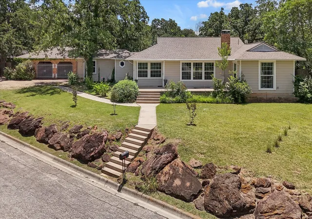 1st image of 425 Oakhill Dr, Denton, TX 76201 | MLS# 21157902