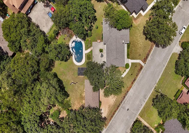 3rd image of 425 Oakhill Dr, Denton, TX 76201 | MLS# 21157902