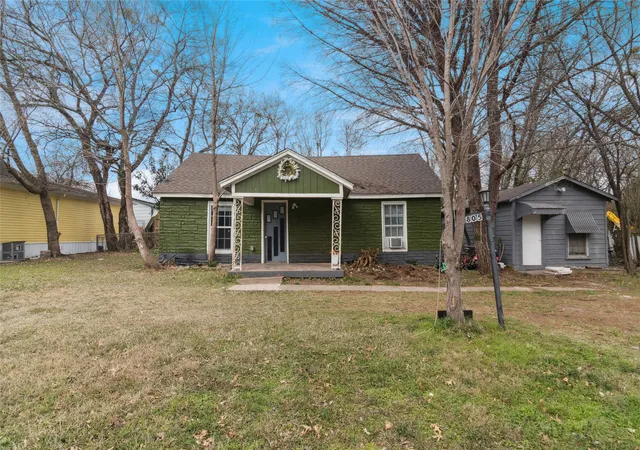 Homes for sale in Kemp, TX | 805 E 11th St, Kemp, TX 75143 | MLS# 21160127