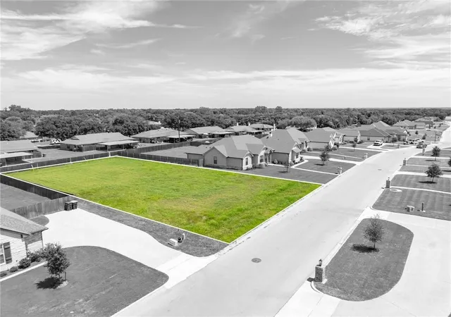 Photo 1 of Land for sale at 220 Fox Run Ln, Waco, TX 76706 | MLS# 21157048 | Listing updated on 2026-07-22