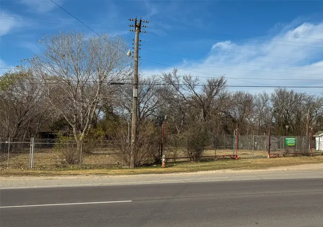 Photo 1 of Land for sale at 1709 N Main St St, Cleburne, TX 76033 | MLS# 21160298 | Listing updated on 2026-07-07