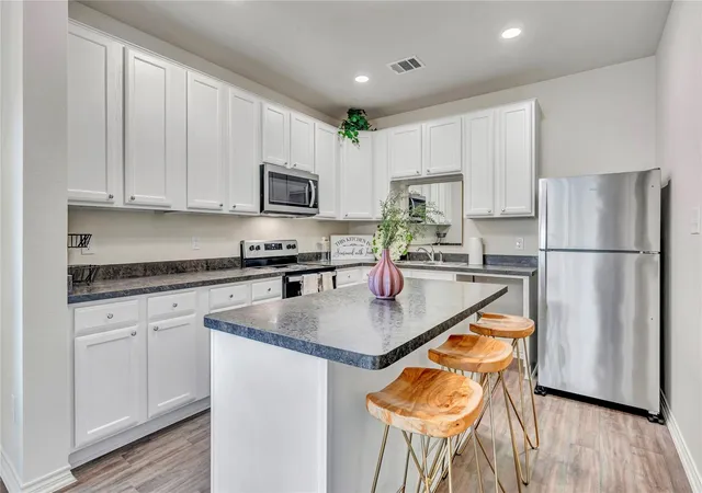 3rd image of 1721 Saint Louis Ave, Fort Worth, TX 76110 | MLS# 21160374