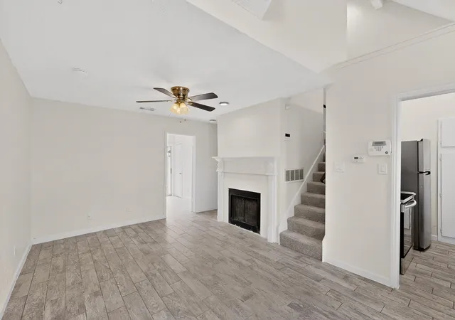 3rd image of 1442 Weiler Blvd, Fort Worth, TX 76112 | MLS# 21160450