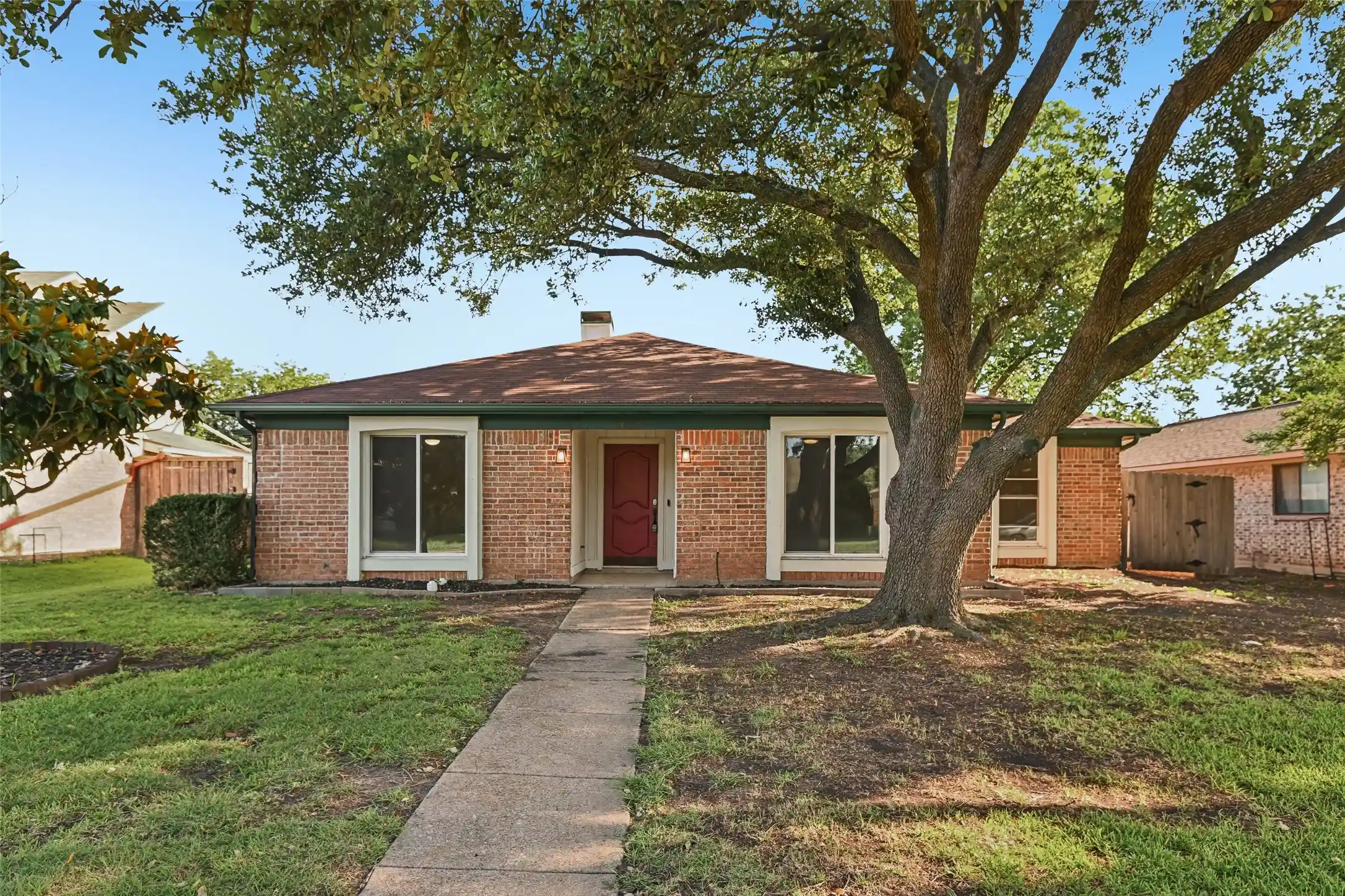 Photo 1 of Single family home for sale at 1127 Southwestern Dr, Richardson, TX 75081 | MLS# 21160566 | Listing updated on 2026-10-15