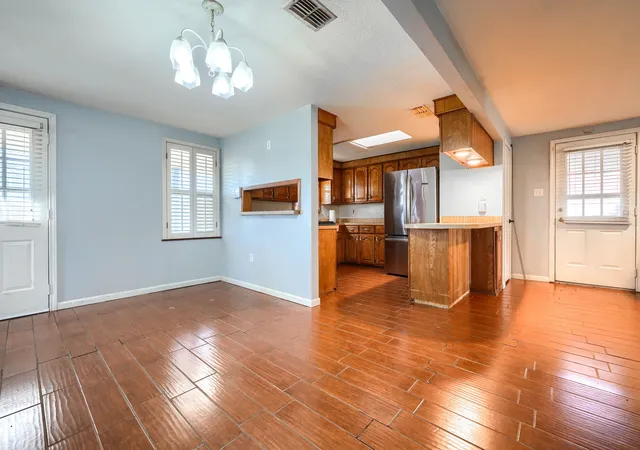 Photo 4 of Sale Pending at 2112 Mangum St, Commerce, TX 75428 | MLS# 21159137 | Listing updated on 2026-09-29