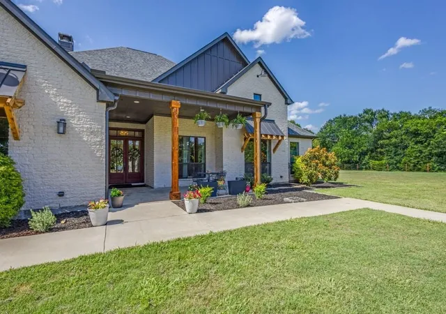 Homes for sale in Tioga, TX | 31665 Fm 121, Tioga, TX 76271 | MLS# 21160793