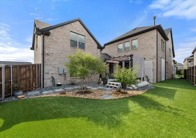 Photo 3 of Single family home for sale at 1429 Cypress Thorn Dr, Arlington, TX 76005 | MLS# 21160833 | Listing updated on 2026-09-01