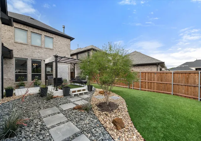 Photo 4 of Single family home for sale at 1429 Cypress Thorn Dr, Arlington, TX 76005 | MLS# 21160833 | Listing updated on 2026-09-01