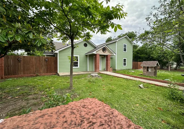 Photo 3 of Single family home for sale at 3642 Ada Ave, Fort Worth, TX 76105 | MLS# 21159434 | Listing updated on 2026-07-13