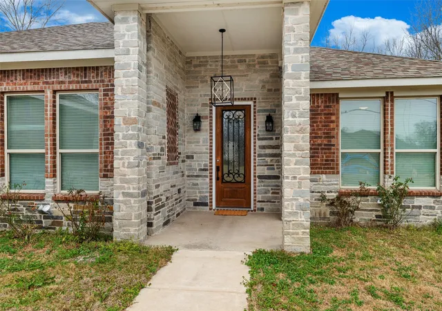 Photo 3 of Single family home for sale at 2312 Pace St, Greenville, TX 75401 | MLS# 21160464 | Listing updated on 2026-08-30
