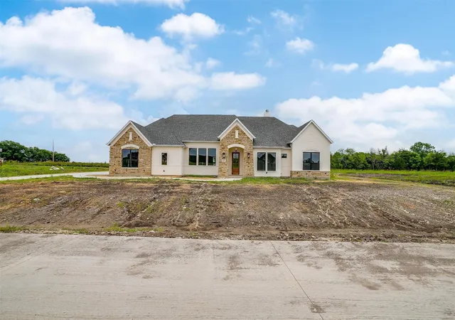 Photo 3 of Single family home for sale at 125 Aiden Dr, Waxahachie, TX 75165 | MLS# 21160930 | Listing updated on 2026-08-17