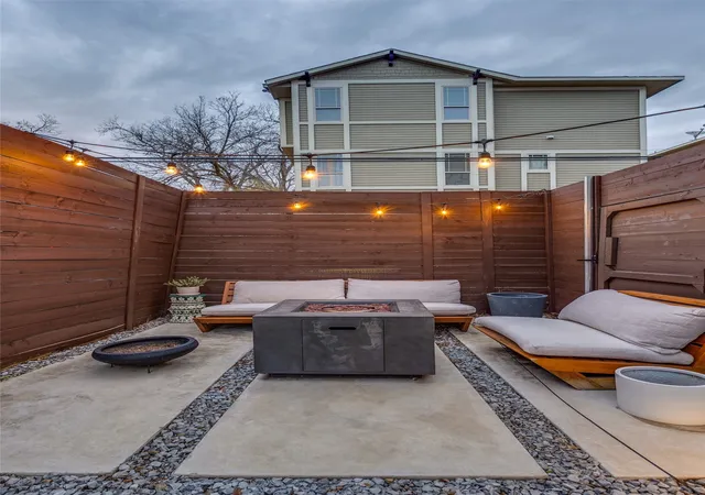 Homes for sale in Dallas, TX | 5915 Lindell Ave #105, Dallas, TX 75206 | MLS# 21160994