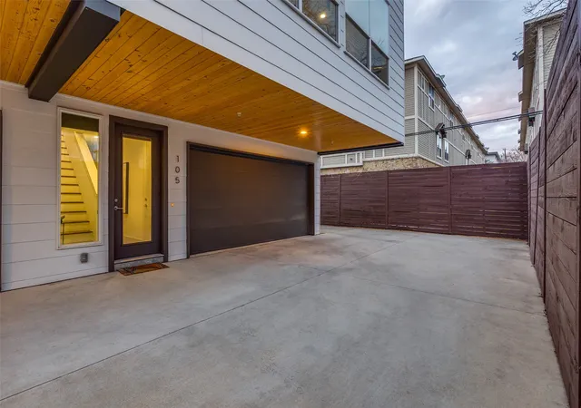 Homes for sale in Dallas, TX | 5915 Lindell Ave #105, Dallas, TX 75206 | MLS# 21160994