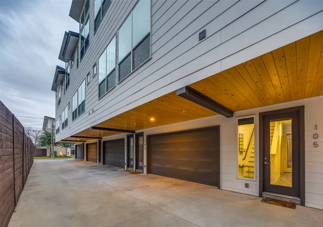 Homes for sale in Dallas, TX | 5915 Lindell Ave #105, Dallas, TX 75206 | MLS# 21160994