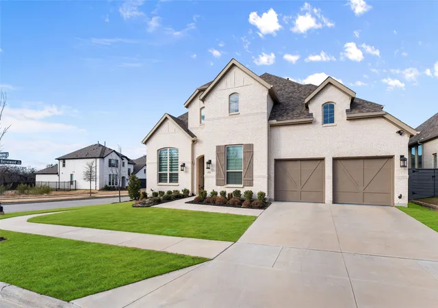 Photo 2 of Single family home for sale at 401 Sunnyridge Ln, Aubrey, TX 76227 | MLS# 21160761 | Listing updated on 2026-09-25