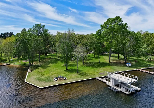 Photo 1 of Single family home for sale at 7811 Double Oaks Rd, Athens, TX 75752 | MLS# 21161338 | Listing updated on 2026-08-20