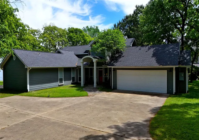 Photo 2 of Single family home for sale at 7811 Double Oaks Rd, Athens, TX 75752 | MLS# 21161338 | Listing updated on 2026-08-20