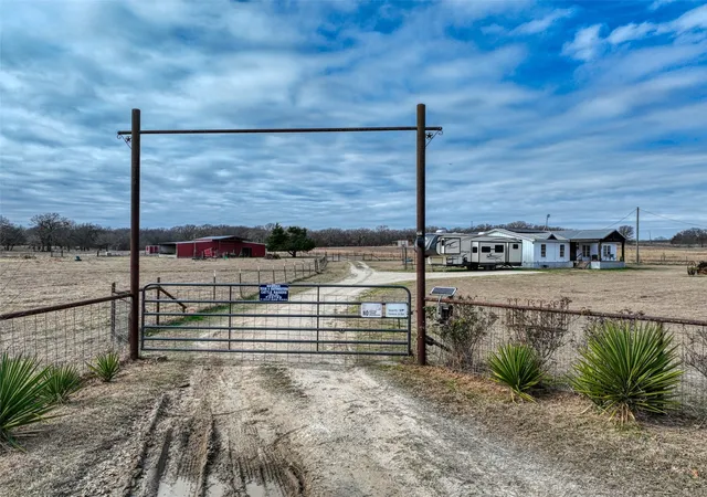 Photo 3 of Manufactured home for sale at 408 Hcr 1414, Blum, TX 76627 | MLS# 21159620 | Listing updated on 2026-08-17