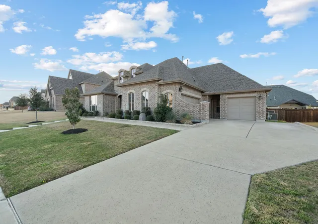 Photo 3 of Sale Pending at 2805 Chandler Ct, Mansfield, TX 76063 | MLS# 21161637 | Listing updated on 2026-07-05