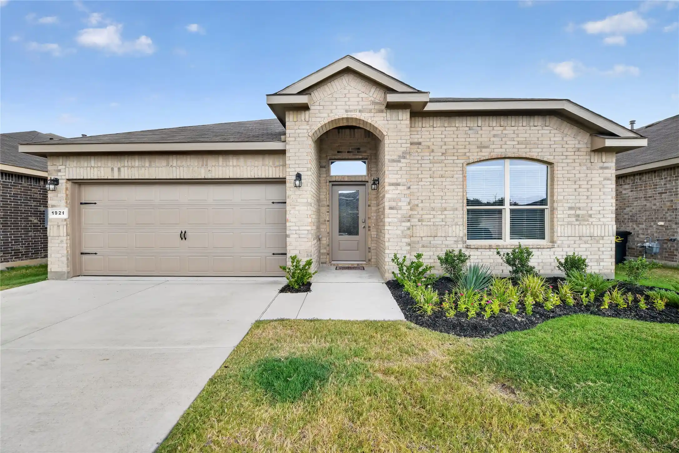 Photo 1 of Single family home for sale at 1921 Cherokee Ln, Cleburne, TX 76033 | MLS# 21161816 | Listing updated on 2026-10-19