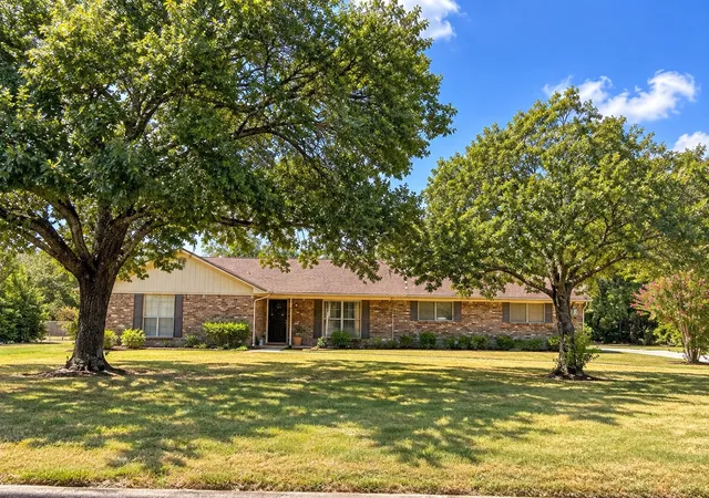 Photo 1 of Sale Pending at 5703 Pecan Grove Dr, Sachse, TX 75048 | MLS# 21162551 | Listing updated on 2026-10-06
