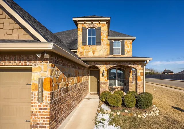 Photo 3 of Single family home for sale at 10864 Aurora, Waco, TX 76708 | MLS# 21162844 | Listing updated on 2026-07-21