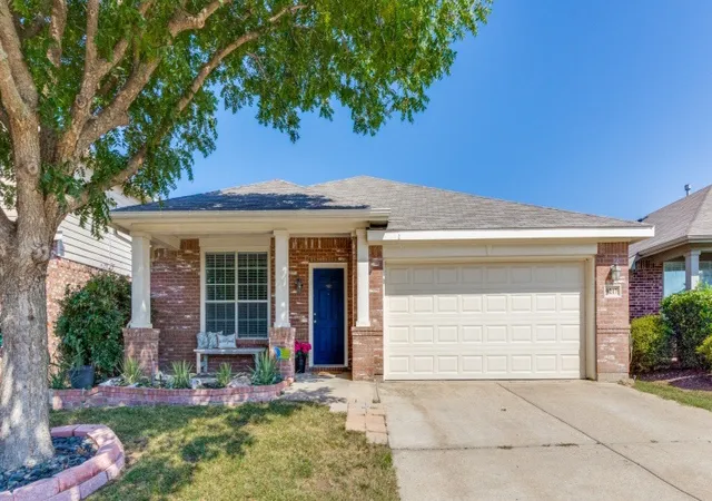 Photo 3 of Single family home for sale at 9217 Oldwest Trl, Fort Worth, TX 76131 | MLS# 21162871 | Listing updated on 2026-08-29
