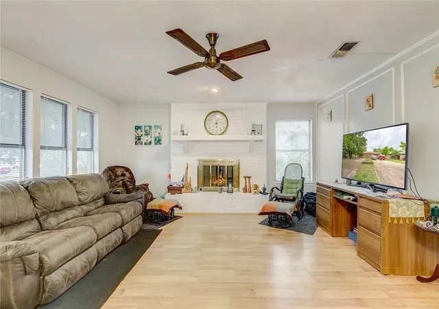 3rd image of 1908 Reever St, Arlington, TX 76010 | MLS# 21155405