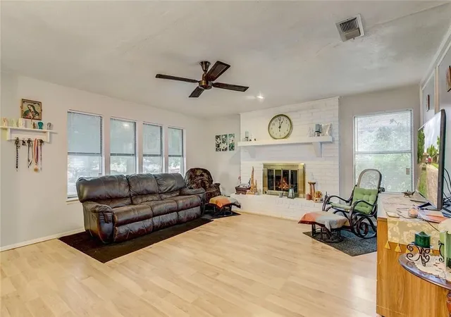 4th image of 1908 Reever St, Arlington, TX 76010 | MLS# 21155405