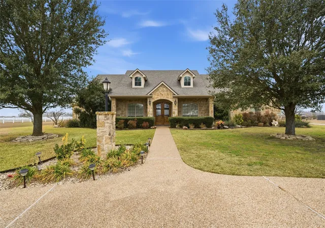 Homes for sale in Lorena, TX | 504 Casa Del Rancho Rd, Lorena, TX 76655 | MLS# 21162773