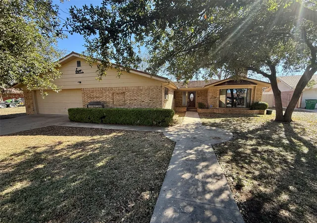 Homes for sale in Coleman, TX | 1401 W Hill Ln, Coleman, TX 76834 | MLS# 21163141