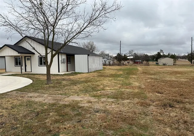 Homes for sale in Bowie, TX | 303 Ussery St, Bowie, TX 76230 | MLS# 21163125