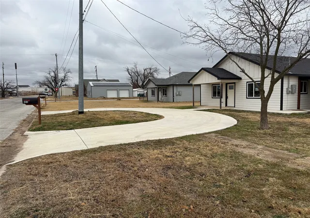 Homes for sale in Bowie, TX | 303 Ussery St, Bowie, TX 76230 | MLS# 21163125