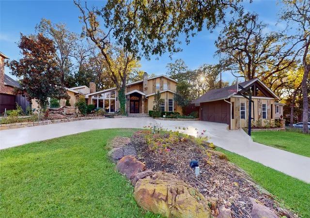 Homes for sale in Grapevine, TX | 2821 Dove Pond Dr, Grapevine, TX 76051 | MLS# 21162630