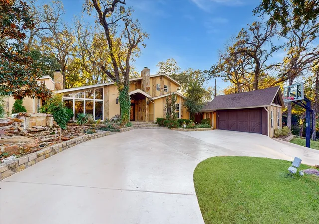 Homes for sale in Grapevine, TX | 2821 Dove Pond Dr, Grapevine, TX 76051 | MLS# 21162630