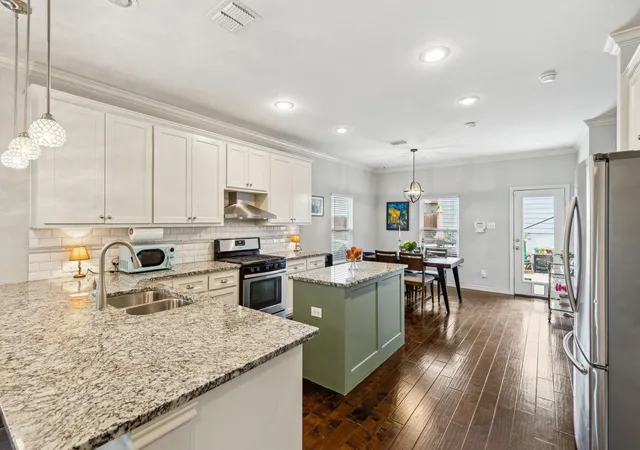 3rd image of 3705 Byers Ave, Fort Worth, TX 76107 | MLS# 21163498