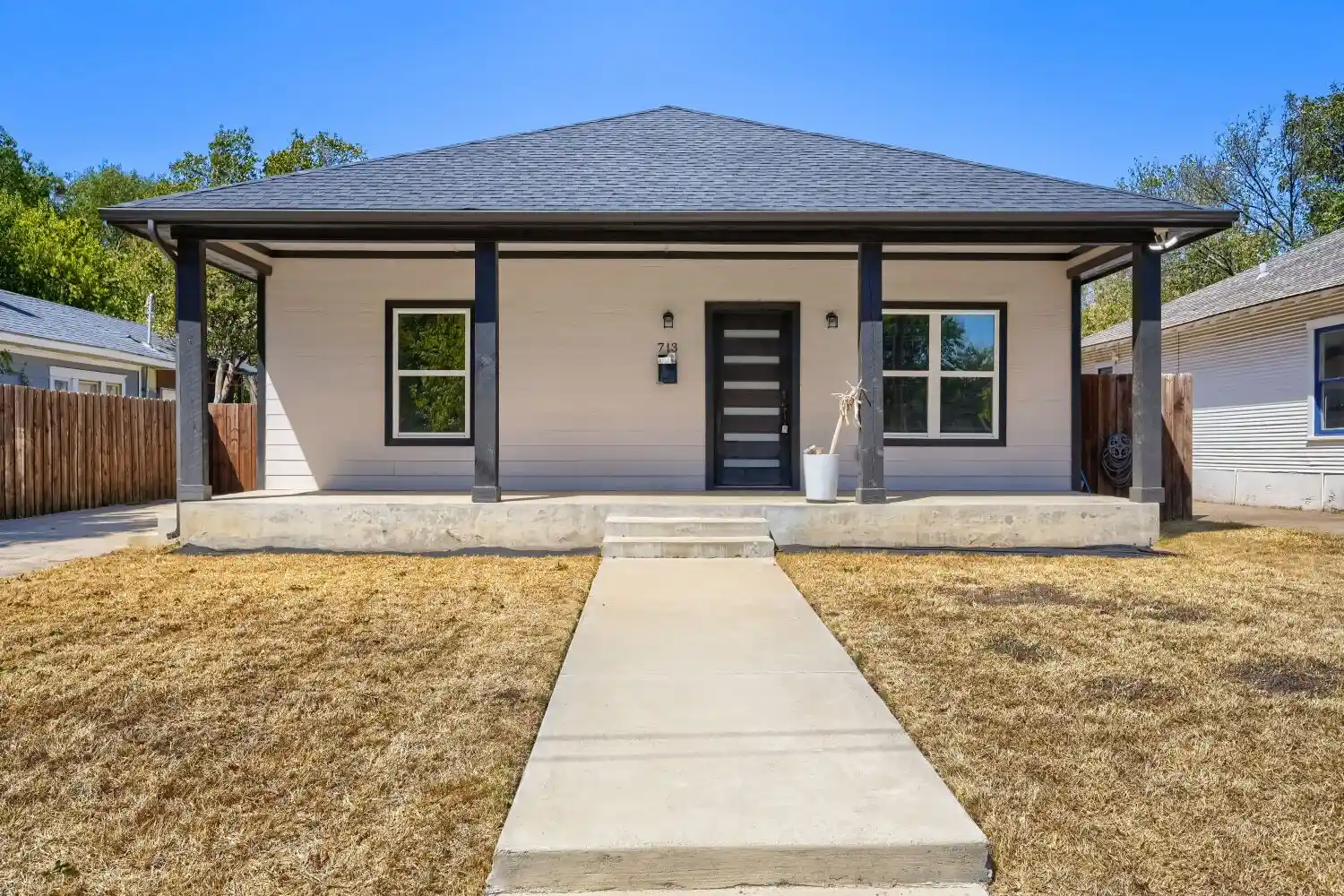 Photo 1 of Single family home for sale at 713 S Willomet Ave, Dallas, TX 75208 | MLS# 21124878 | Listing updated on 2026-10-13